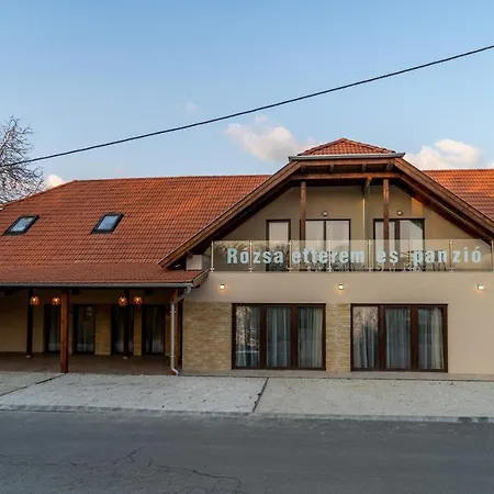 Oda ve Kahvaltı Rozsa Etterem & Panzio Peçuy