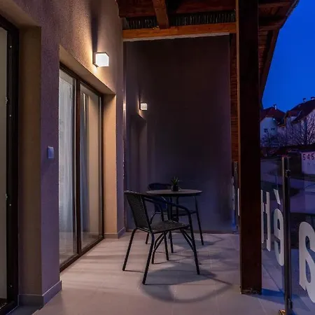 Rozsa Etterem & Panzio B&B Beci