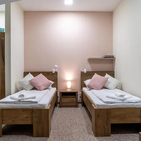 Rozsa Etterem & Panzio לינה וארוחת בוקר 3*