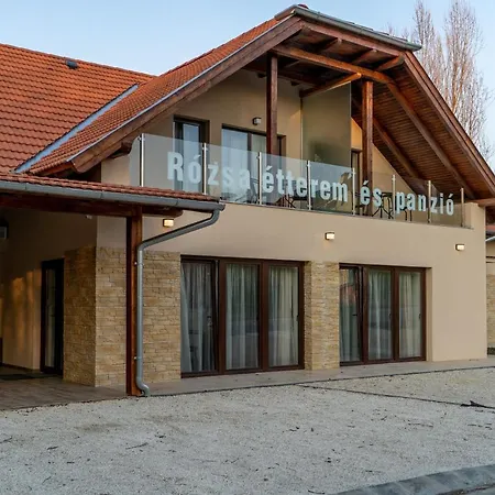 Rozsa Etterem & Panzio Oda ve Kahvaltı
