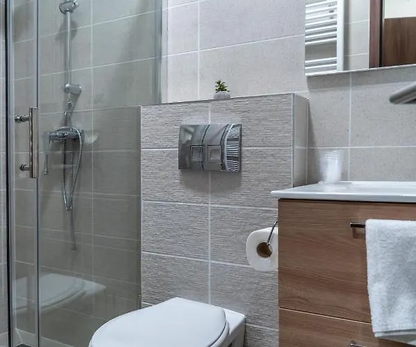 Rozsa Etterem & Panzio B&B