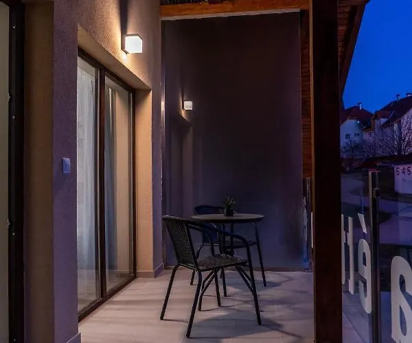 Rozsa Etterem & Panzio B&B Beci