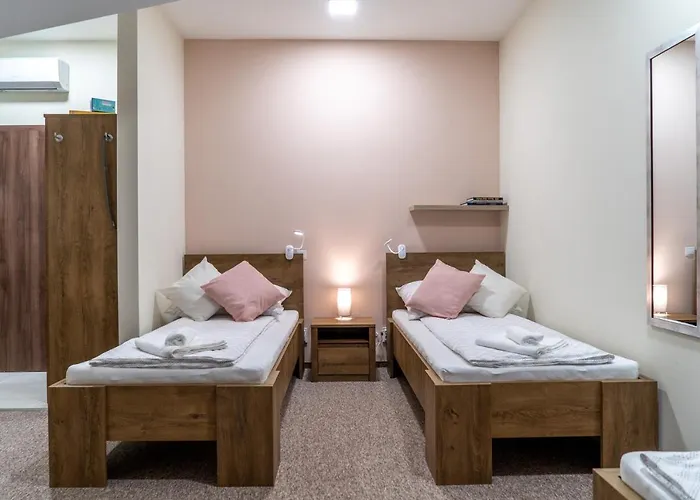 Rozsa Etterem & Panzio B&B 3*