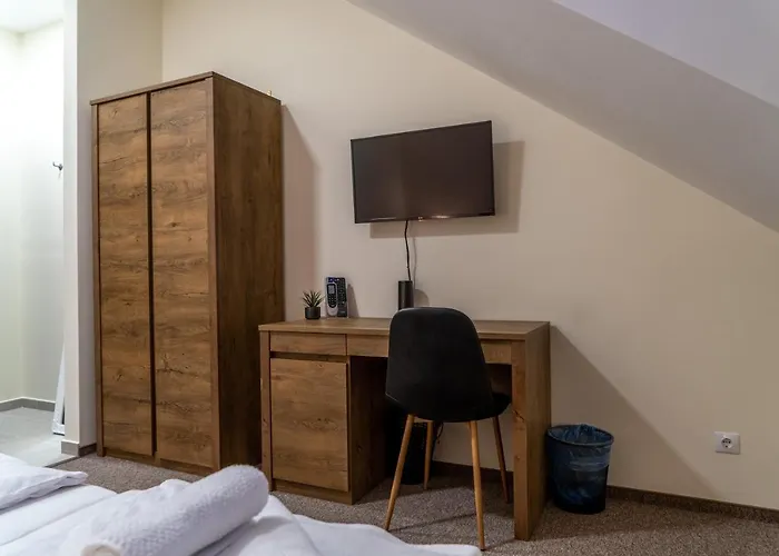 Rozsa Etterem & Panzio B&B