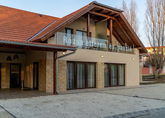 Rozsa Etterem & Panzio B&B