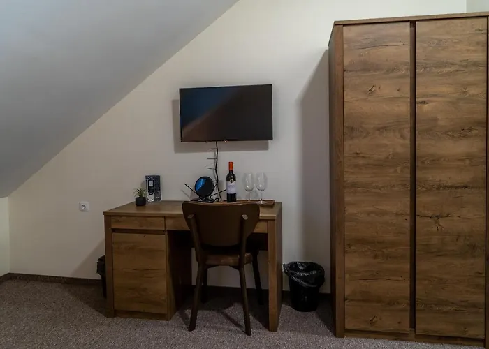 Rozsa Etterem & Panzio 3*